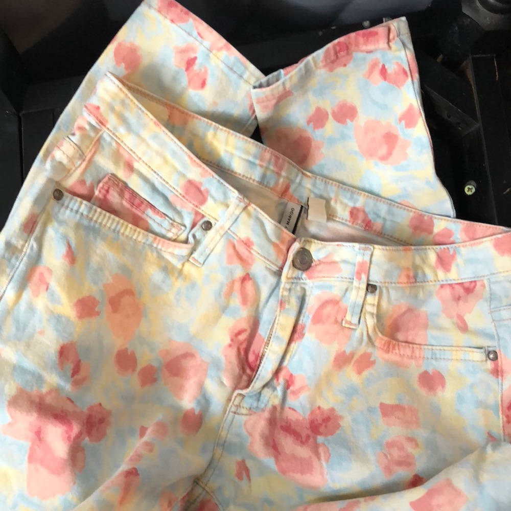 Adorable floral jeans sz 6, perfect condition